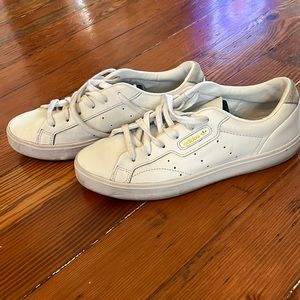 Adidas Sleek, classic white sneaker